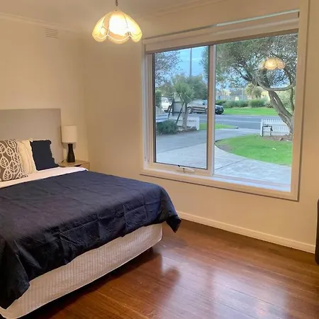 Location, Location, Location! Walk To Beach & Town Mornington Exterior photo