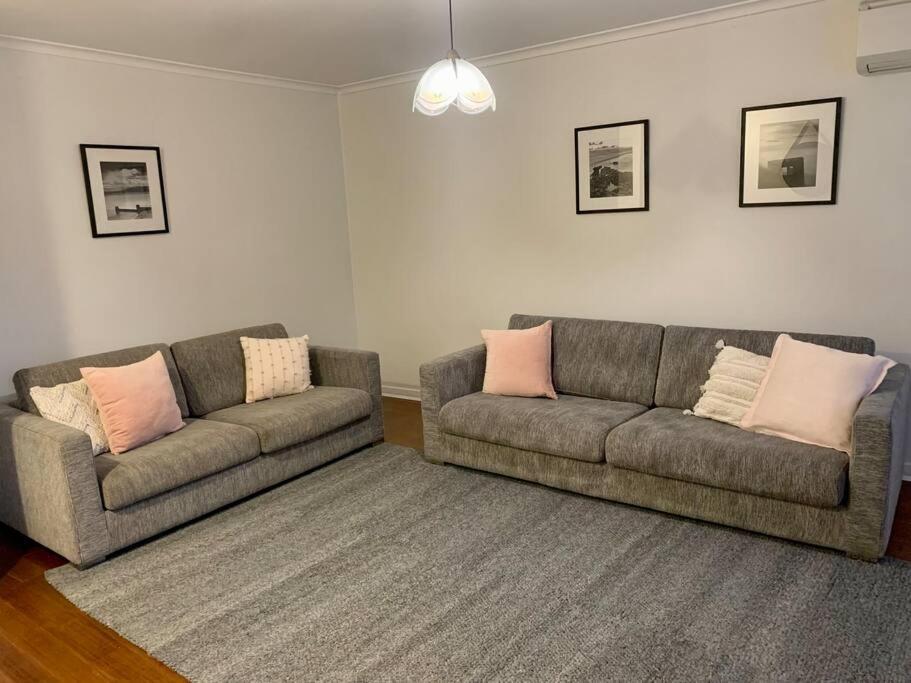 Apartment Location, Location, Location! Walk To & Town Mornington
