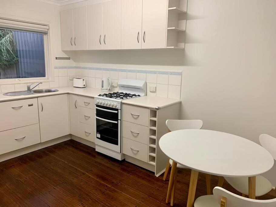 Location, Location, Location! Walk To & Town Mornington