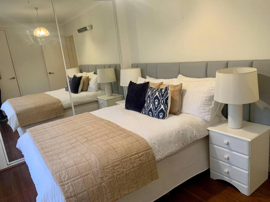 Apartment Location, Location, Location! Walk To & Town *