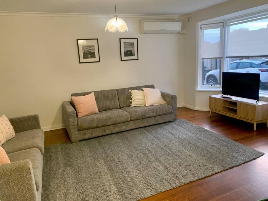 Apartment Location, Location, Location! Walk To & Town