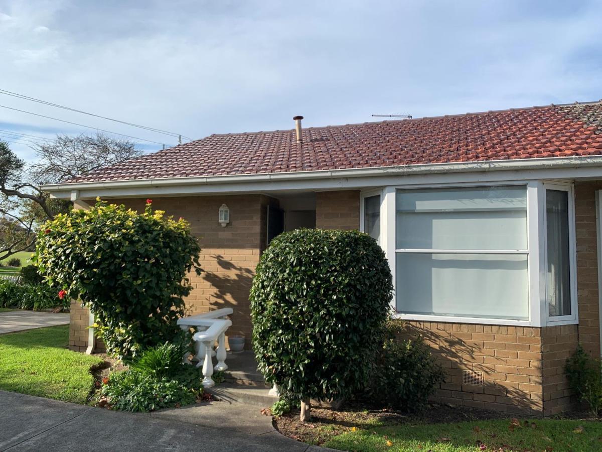 Location, Location, Location! Walk To & Town Apartment *